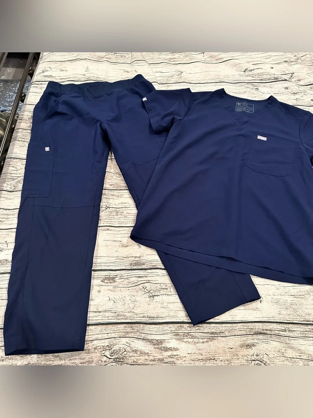 Figs Matching Navy Scrub Set: Axim Pants & Leon Top Both Size Medium